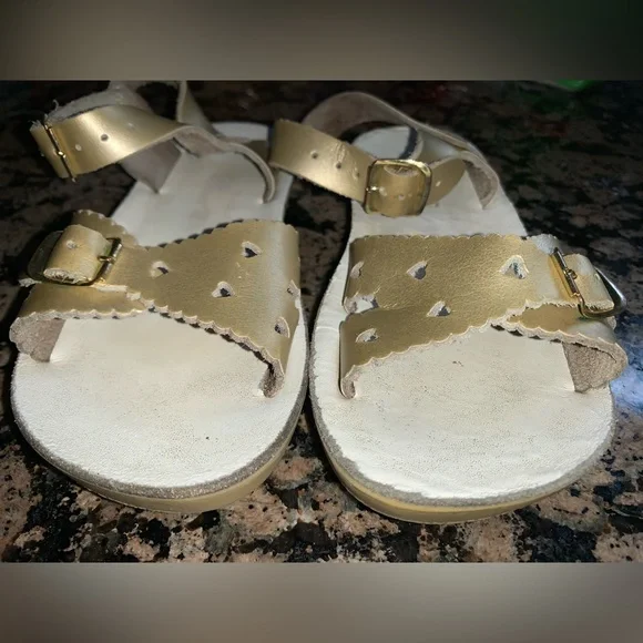 💥 Hoy SUN SAN SALTWATER gold leather cutout heart sandals Girls size 10 - Picture 4 of 10